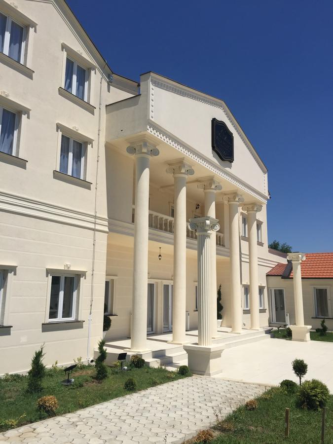 Villa Palace Újvidék Kültér fotó